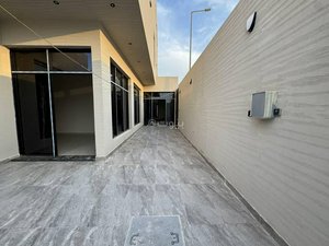 7 bedrooms Villa in Riyadh, Saudi Arabia No. 891