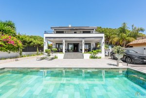 3 bedrooms Villa in Marbella, Spain No. 10090