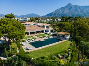 16 bedrooms Villa in Marbella, Spain No. 10108