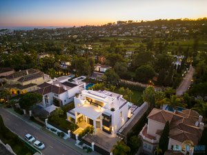 5 bedrooms Villa in Marbella, Spain No. 10109