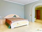 5 bedrooms Villa in Estepona, Spain No. 10110 - Image 2