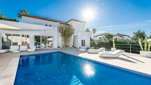 5 bedrooms Villa in Marbella, Spain No. 101308
