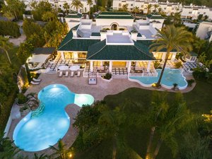 12 bedrooms Villa in Marbella, Spain No. 102118