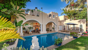 5 bedrooms Villa in La Caleta, Spain No. 10227