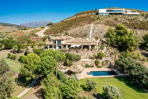 4 bedrooms Villa in Malaga, Spain No. 107817