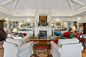 4 bedrooms Villa in Benahavis, Spain No. 107829