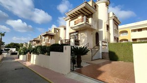 5 bedrooms Villa in Villamartin, Spain No. 10939