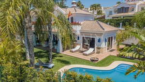 6 bedrooms Villa in Marbella, Spain No. 111393