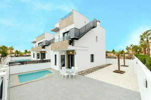 3 bedrooms Villa in Torrevieja, Spain No. 11510