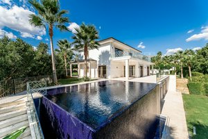 5 bedrooms Villa in Marbella, Spain No. 115110