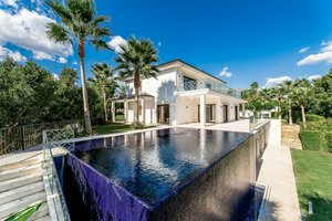 5 bedrooms Villa in Marbella, Spain No. 115124