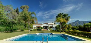6 bedrooms Villa in Marbella, Spain No. 117105