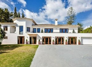 8 bedrooms Villa in Marbella, Spain No. 117824