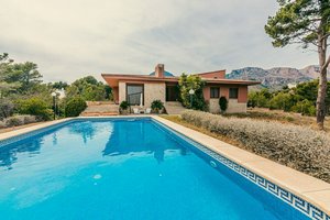5 bedrooms House in La Nucia, Spain No. 11931