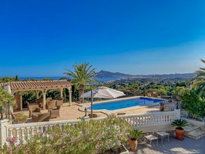 5 bedrooms Villa in Altea, Spain No. 11975