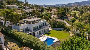 7 bedrooms Villa in Marbella, Spain No. 120474