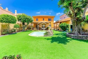 3 bedrooms Villa in Adeje, Spain No. 12235
