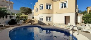 4 bedrooms Villa in Villamartin, Spain No. 12247