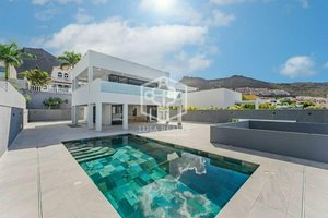 4 bedrooms Villa in Adeje, Spain No. 12423
