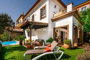 4 bedrooms Villa in Arona, Spain No. 124662