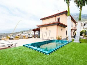 3 bedrooms Villa in Adeje, Spain No. 126326