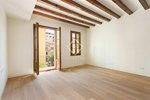 3 bedrooms Apartment in Ciutat Vella, Spain No. 127792 - Image 2