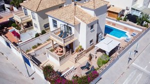 4 bedrooms Villa in Punta Prima, Spain No. 12933