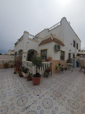 3 bedrooms Building in Torrevieja, Spain No. 13013