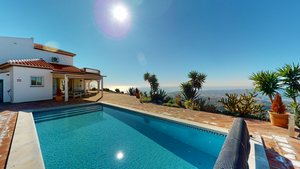 3 bedrooms Villa in Arenas, Spain No. 131068