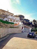 5 bedrooms Villa in Cabrils, Spain No. 13323 - Image 2