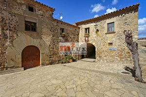 5 bedrooms Commercial property in Pubol, Spain No. 13363