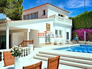 4 bedrooms Villa in Lloret de Mar, Spain No. 13365