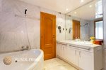 5 bedrooms Apartment in Barcelona, Spain No. 137 - Image 13