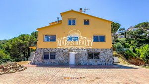 5 bedrooms Villa in Lloret de Mar, Spain No. 13736