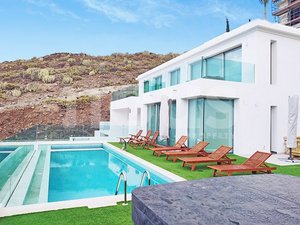 4 bedrooms Villa in Adeje, Spain No. 13893