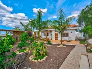 4 bedrooms Villa in Buzanada, Spain No. 13910