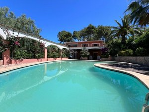 4 bedrooms Villa in Santa Ponsa, Spain No. 14635