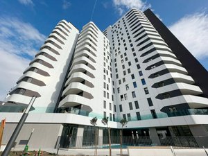 4 bedrooms Apartment in Valencia, Spain No. 15103