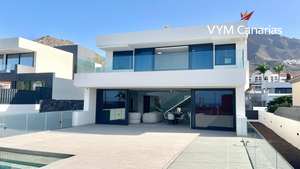 5 bedrooms Villa in Adeje, Spain No. 15160