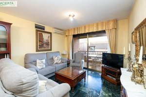 4 bedrooms Apartment in Granada, Spain No. 18399