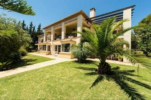 5 bedrooms Villa in Marbella, Spain No. 18787