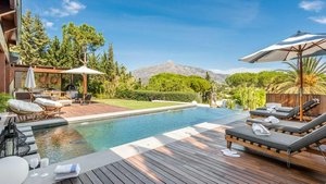 5 bedrooms Villa in Marbella, Spain No. 19002