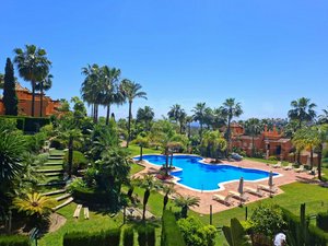 4 bedrooms Townhouse in El Paraiso, Spain No. 20541