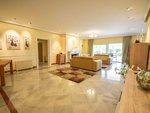 4 bedrooms Villa in Marbella, Spain No. 21771 - Image 2