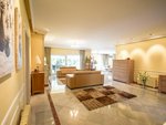 4 bedrooms Villa in Marbella, Spain No. 21771 - Image 9