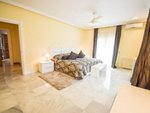 4 bedrooms Villa in Marbella, Spain No. 21771 - Image 14