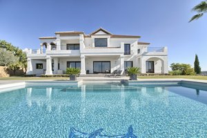 6 bedrooms Villa in Malaga, Spain No. 22748
