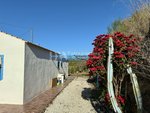 3 bedrooms House in Cutar, Spain No. 23664 - Image 7