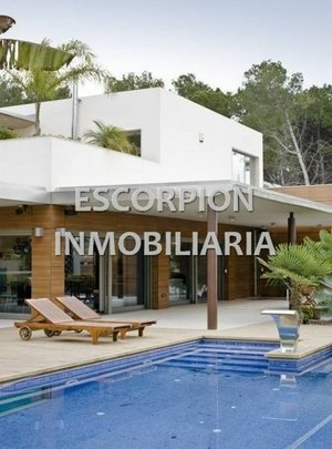 6 bedrooms House in L'Eliana, Spain No. 24155
