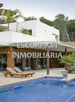 6 bedrooms House in L'Eliana, Spain No. 24155 - house in Spain
